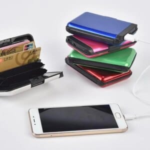 محفظة مزودة بباور بانك